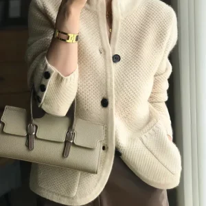 Cárdigan de cachemira para mujer con botones para un estilo elegante